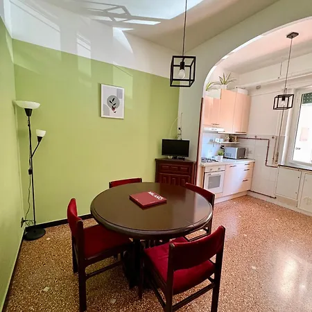 House Pra - Casa Apartment Genoa